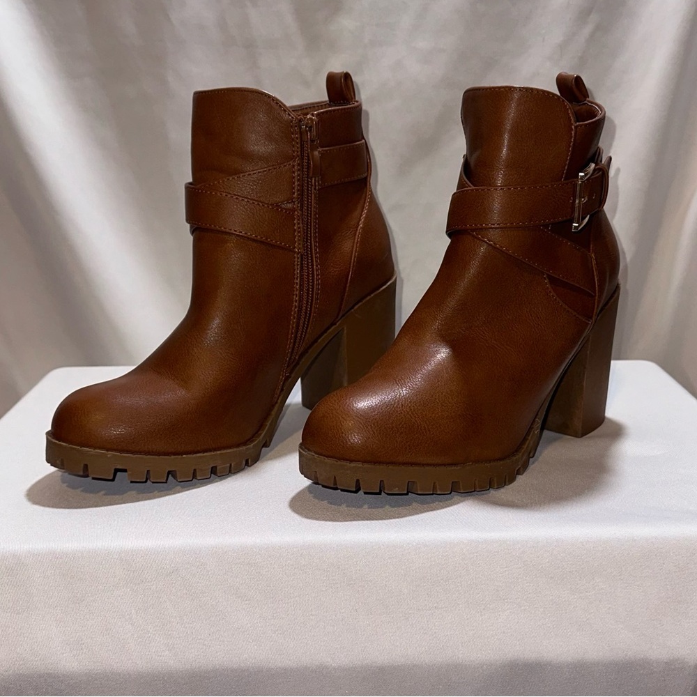 Chunky heel Booties.🥾 - Picture 2 of 7